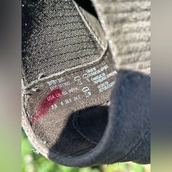 UGG — Cobie II Chelsea Boots - Picture 6 of 8